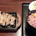 でみたす - 牛とろ丼定食＋ポークステーキ