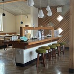 そばと酒　柏木町三貞 - 道南杉を使用した広々空間