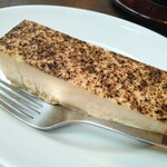 vivo daily stand - ブラックペッパーチーズケーキ