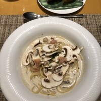 ヤマガタ サンダンデロ - 舟形マッシュルームと庄内豚生ハムのオイルパスタ