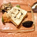 ワイン＆料理 竹八 - 活〆穴子の瞬間燻製と帆立のテリーヌ980円