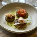 298391685 - 焼きリゾット
                        バジル 富士山サーモン ホワイトアスパラガス 海老クリームソース