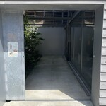 テン リバーサイド - 倉庫の入り口