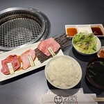 焼肉せんりゅう - 味わい三種ランチ ٩(๑❛ᴗ❛๑)۶