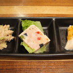 リコロ - 桜姫鶏のチキングリルカレー（三種前菜盛り合わせ）