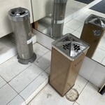 炭味家 - 外ではちゃんとソファに座ってタバコも吸えますよー