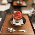 赤坂 菊乃井 - ミルクアイスクリーム 苺(とちおとめ)