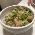 和風だしラーメン 徳栄軒 - 豚もつ丼　400円