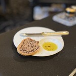 ガストロノミー ジョエル・ロブション - チーズに付けるパン