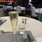 俺のフレンチ グランメゾン 大手町 - なみなみスパークリング