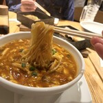 羽根餃子とフライパン中華 馬馬虎虎 - 麺リフトはとろり餡