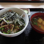 カツオのタタキ丼