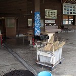 黒潮一番館 - 藁焼きの道具