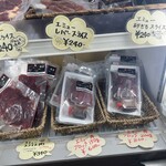 飾菜きの里 あすか - ショーケース内のエミュー肉