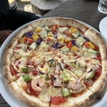 GARDEN＆CAFE EST A - エビアボカドピザと彩り野菜ピザ