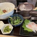 オザク酒場 - しらすと焼き梅のだし茶漬けと単品愛媛産真鯛の刺身