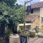 The Bungalow - 店構え