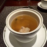 中国飯店 富麗華 - さざえとフカヒレのスープ　少し薄味？で飲みやすい