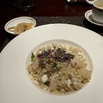 中国飯店 富麗華 - 花穂紫蘇とホタテの彩り卵白炒飯　　　　　　　　　　　紫蘇の爽やかさと、ホタテの風味が絶妙