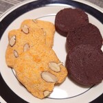 パティスリー イル・プルー・シュル・ラ・セーヌ - サブレ・ミモレットゥとあくの強いチョコレートと塩味のクッキー