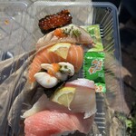 唐戸市場 活きいき馬関街 - いくら、のどぐろ、サーモンハラス、白子、ハマチ、大トロ