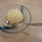 すしざんまい匠 - バニラアイスクリームです。濃厚なコクとバニラビーンズがたまりません。