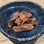 焼肉ハウス大将軍 - お通しの牛タンのしぐれ(？)