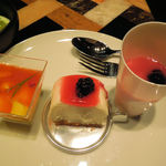 オールデイダイニング　ラジョウ - ミニケーキ、どれも美味しい