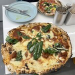 ファカロー ピッツァ ギャラリー - 大きさ伝わるかな？