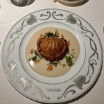 アピシウス - 桜鱒のクーリビャック風 ヴァンジョーヌとオゼイユ