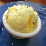 Pancakes in Paradise - アイスと思ってしまうほど巨大なホイップバター！！