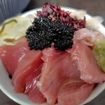 灼味噌らーめん 八堂八 - GW限定飯 生本マグロと松川ガレイの紅白飯 850円、15食限定になります