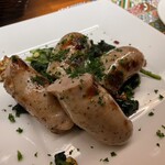 カラ カルメン - カタルーニャソーセージのホウレン草ソテー添え