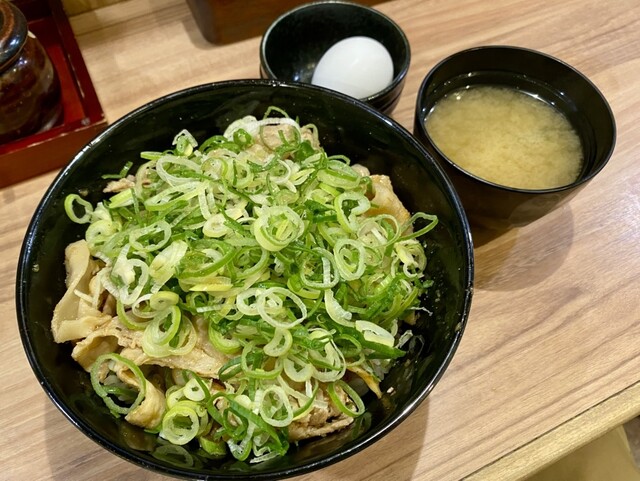 どんどん 新宿東口アルタ裏店 - 新宿西口/丼 | 食べログ