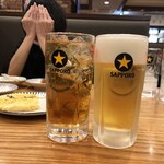 大衆食堂 てんぐ大ホール - ウーロンハイ焼酎濃いめ。・・濃いめは¥30UP（笑）安すぎ。まだ悶絶してますな。