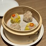 私房菜 吉田 - 2種シウマイ盛合せ（霧島黒豚シウマイ Chineseアンチョビ入りシウマイ）