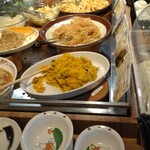 旬菜うちごはん 菜々家 - お惣菜コーナー。