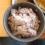 旬菜うちごはん 菜々家 - 七穀米。風味豊かで歯ごたえが良い。