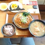 旬菜うちごはん 菜々家 御幸町店 - 『鶏味噌かつ煮定食』。七穀米と大名豚汁。