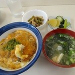 神戸屋食堂 - 全体の様子500円！