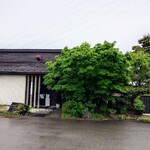 喜一 - 外観、駐車場から。