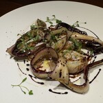 CHIARO - ホタテ貝柱と貝紐のポワレ バルサミコソース