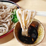 日吉そば - 長さがあり、白っぽい色の蕎麦でした