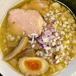 麺や 虎 - この刻み玉葱がイイ仕事してます