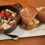 ビストロ ヒポポタマス - #真鯛とタコのアヒージョ