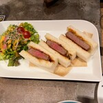 ケラケラ ケイヴ - 牛フィレカツサンド¥1990