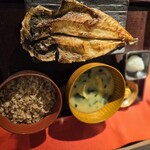 炭火焼干物定食 しんぱち食堂 - 