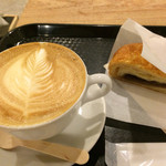 ZEBRA Coffee & Croissant - カフェラテ&チョコレート入りクロワッサン