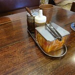 印度料理シタール - チャツネ　ハチミツ　アチャール　お水は銅製コップ
