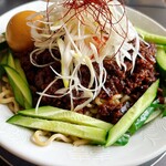 麺屋　たか - きゅうり、白髪ネギ、生卵、挽肉など